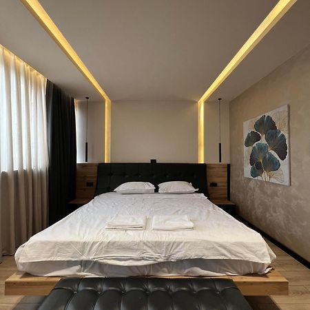 Zet Apartments - Bedroom & Bathroom Pristina Buitenkant foto