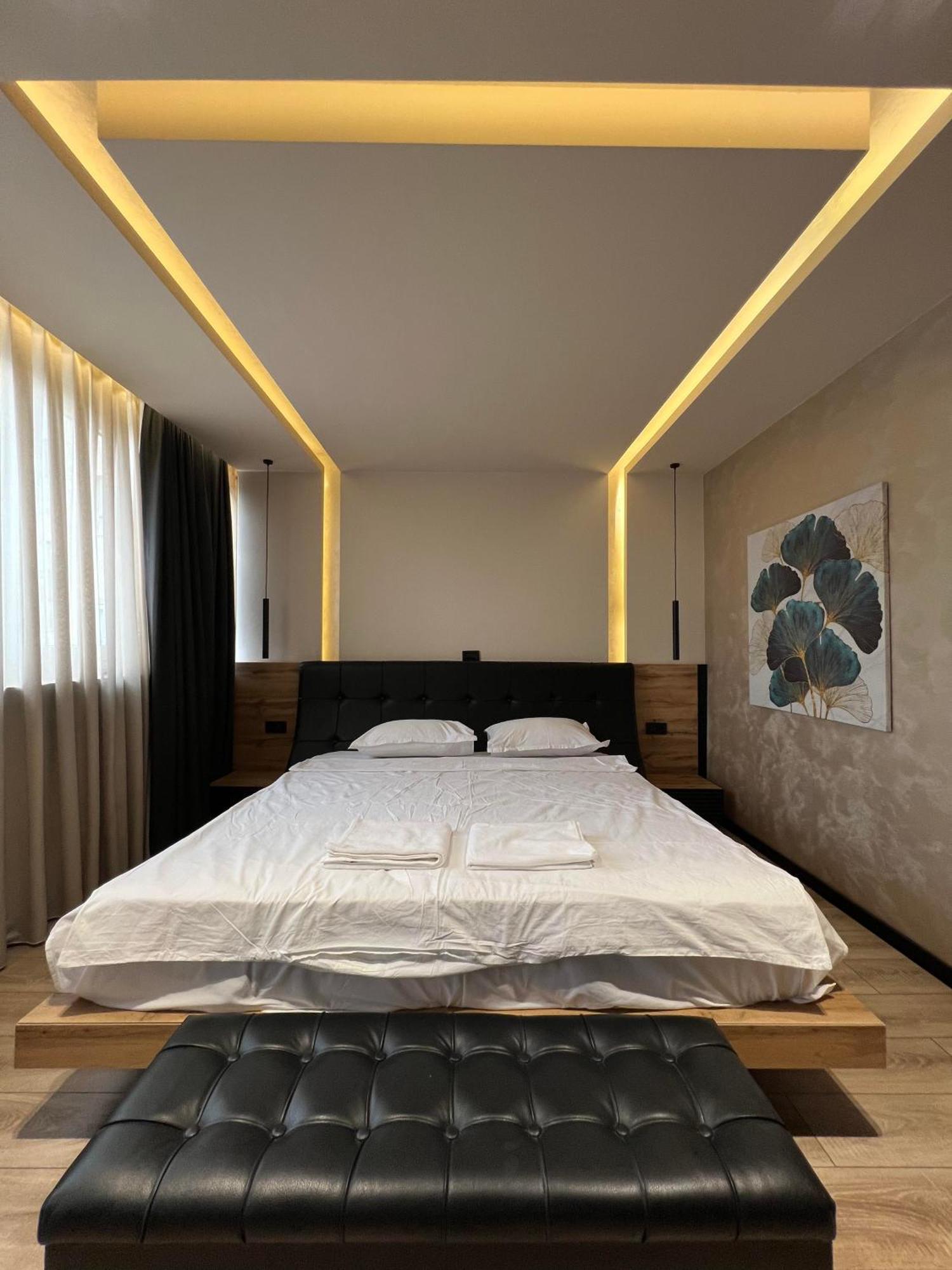 Zet Apartments - Bedroom & Bathroom Pristina Buitenkant foto