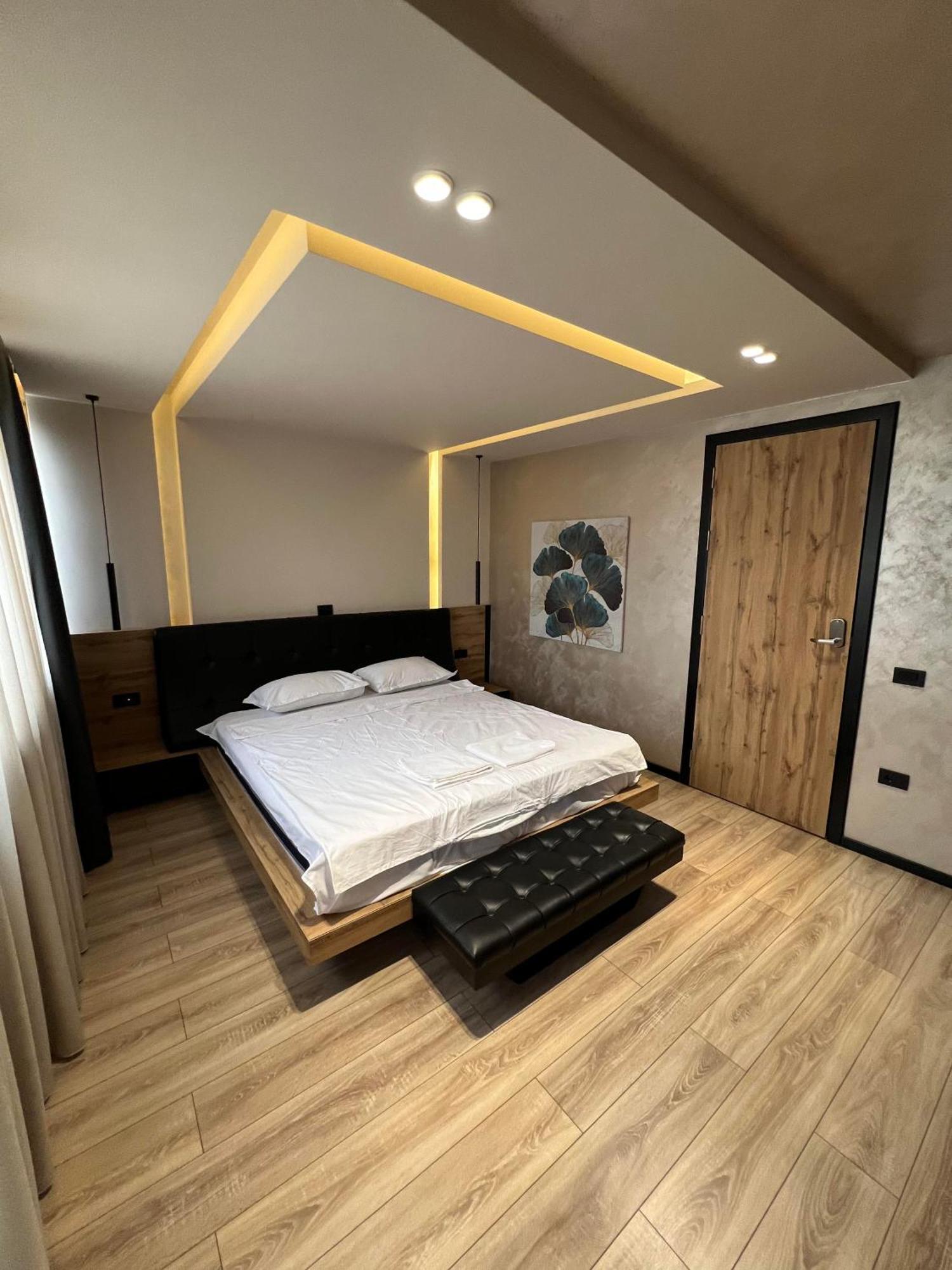 Zet Apartments - Bedroom & Bathroom Pristina Buitenkant foto