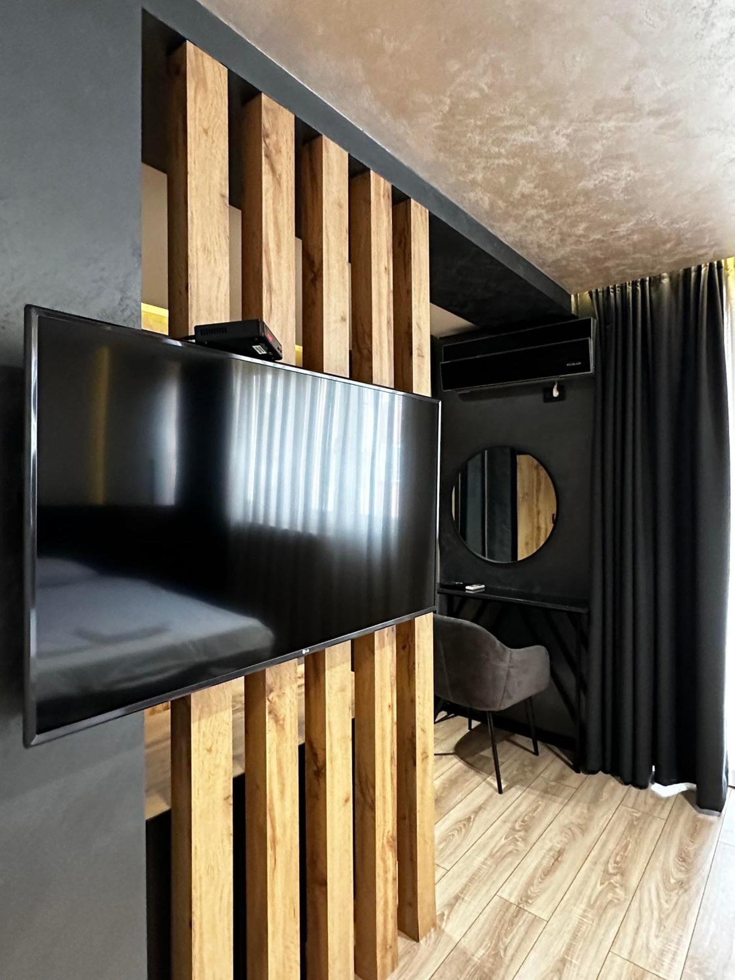 Zet Apartments - Bedroom & Bathroom Pristina Buitenkant foto