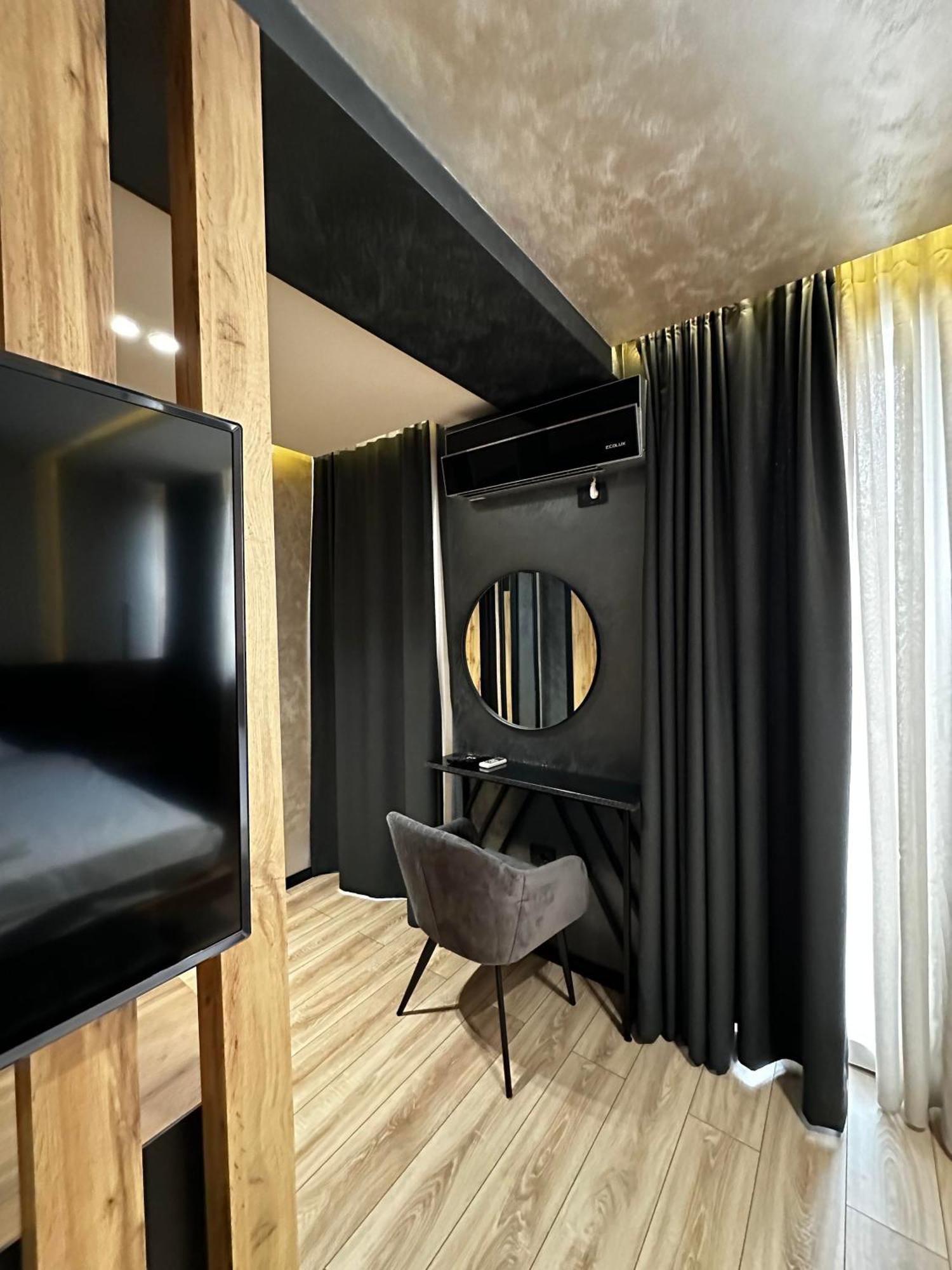 Zet Apartments - Bedroom & Bathroom Pristina Buitenkant foto