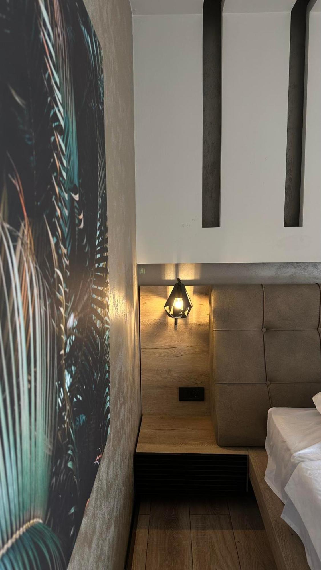 Zet Apartments - Bedroom & Bathroom Pristina Buitenkant foto