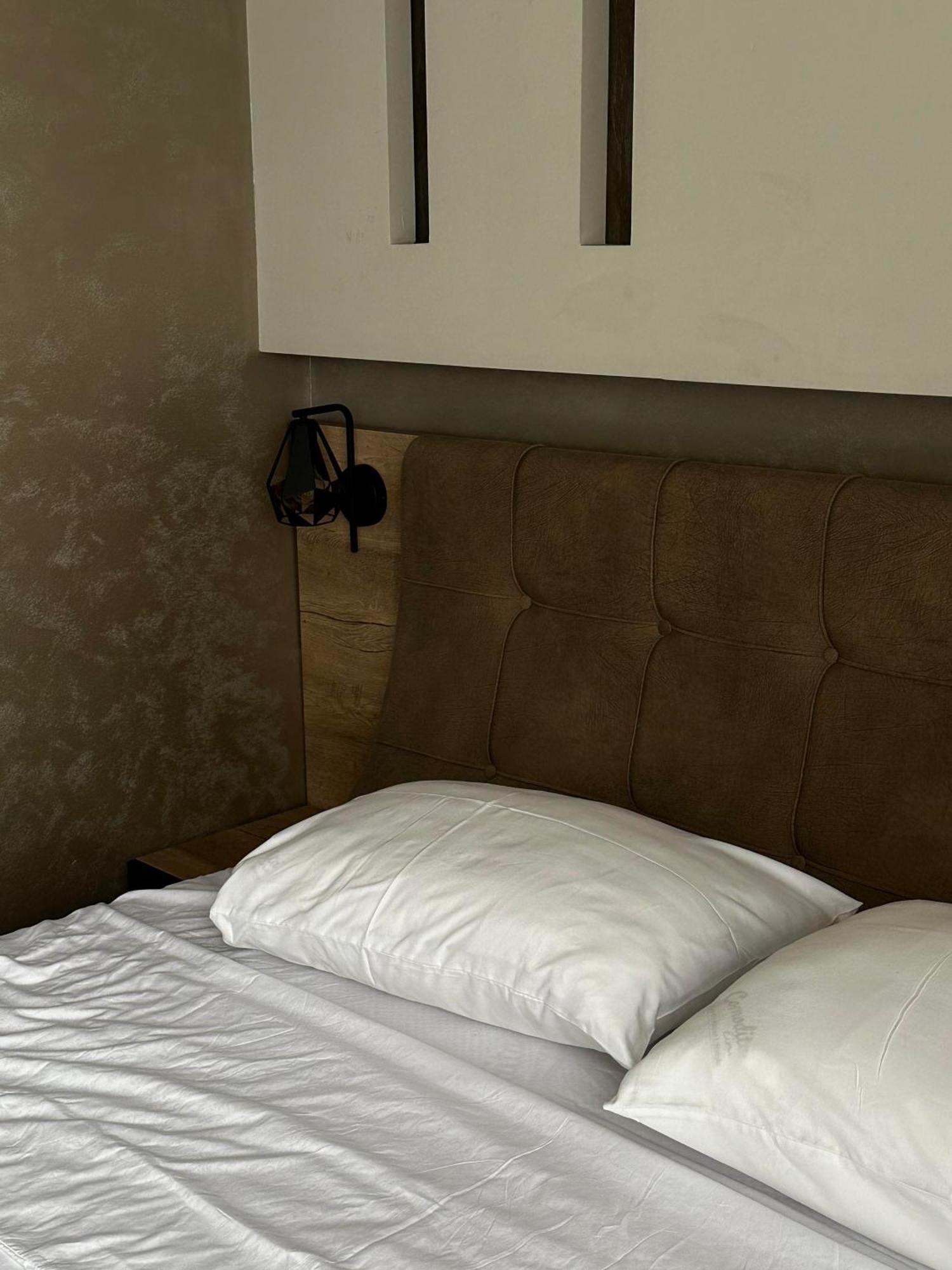 Zet Apartments - Bedroom & Bathroom Pristina Buitenkant foto