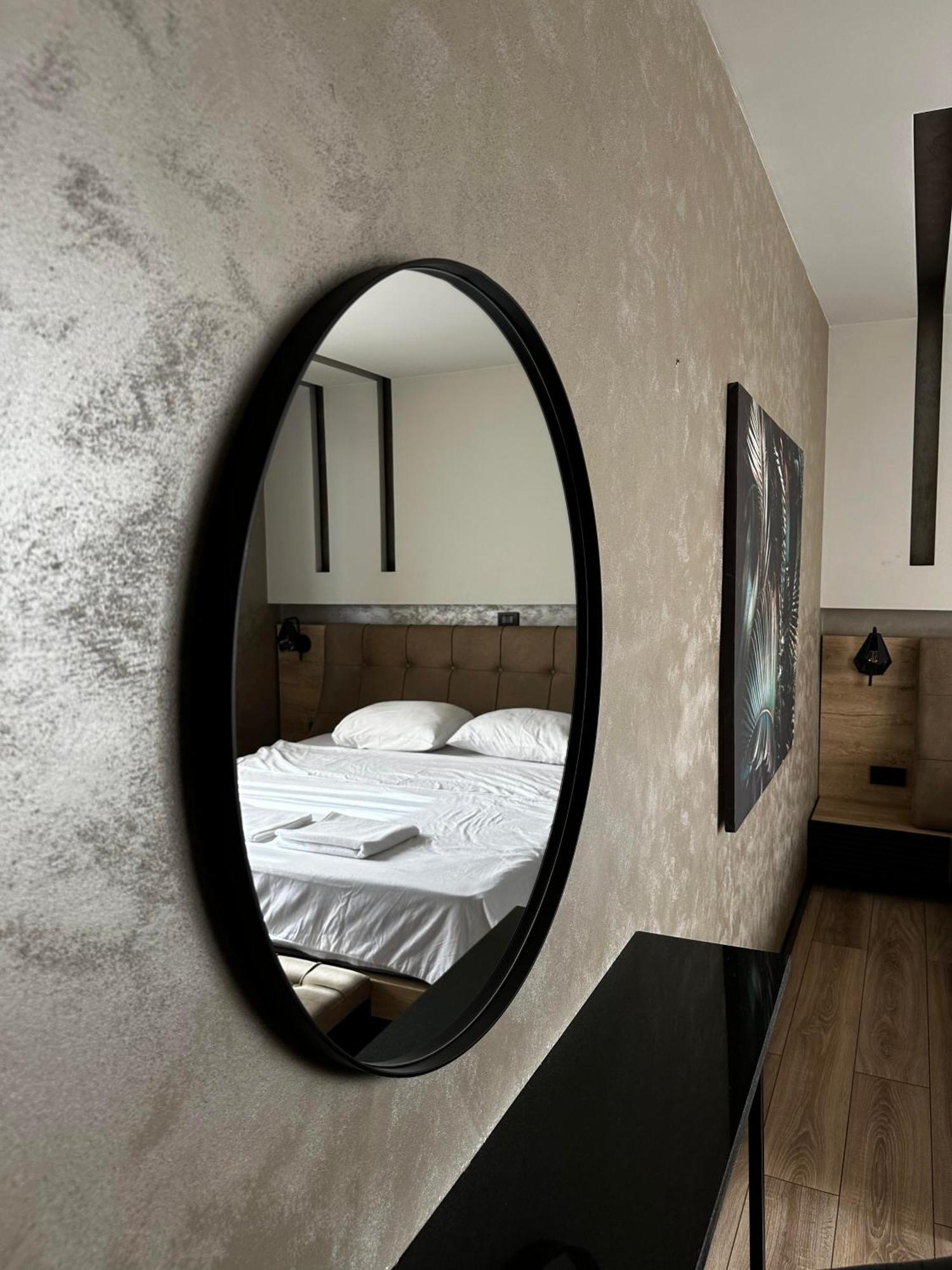 Zet Apartments - Bedroom & Bathroom Pristina Buitenkant foto