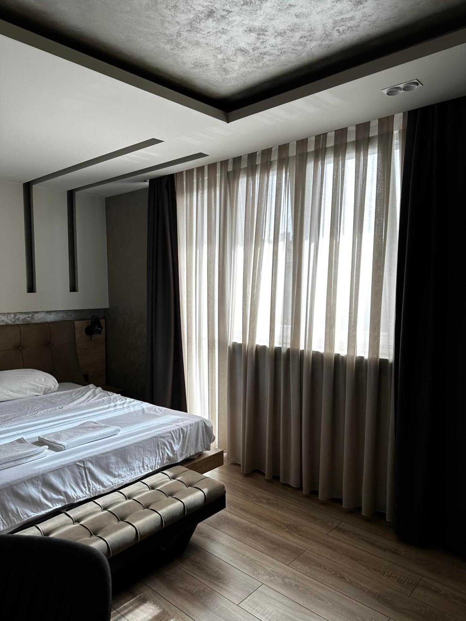 Zet Apartments - Bedroom & Bathroom Pristina Buitenkant foto